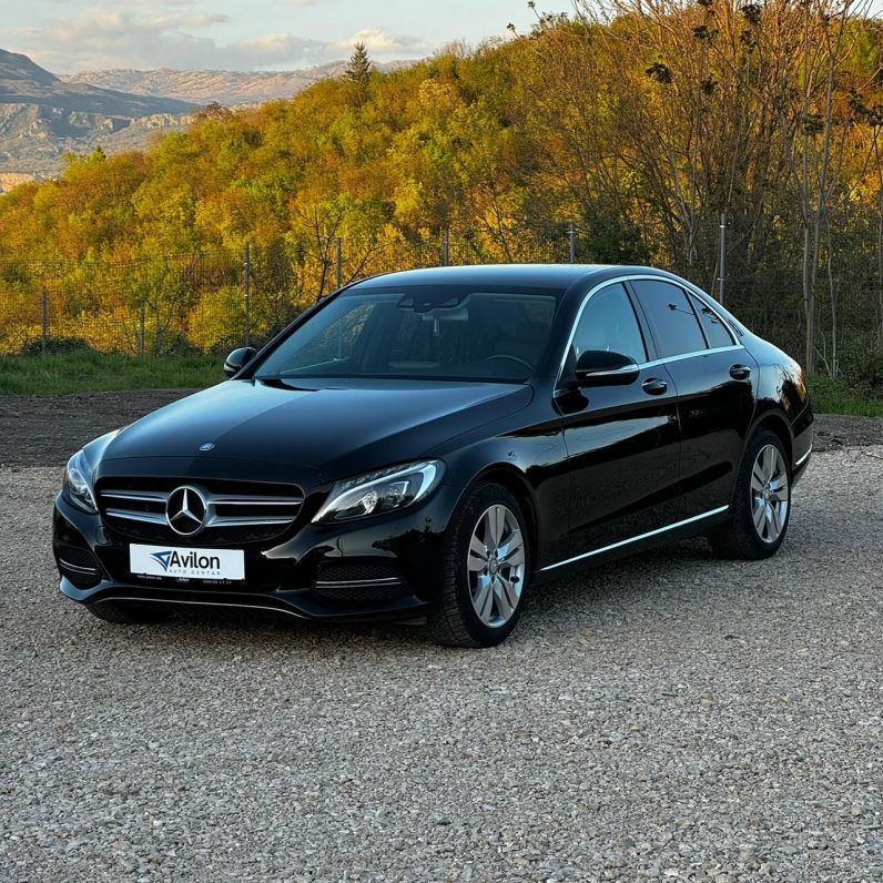 Mercedes Benz – C220