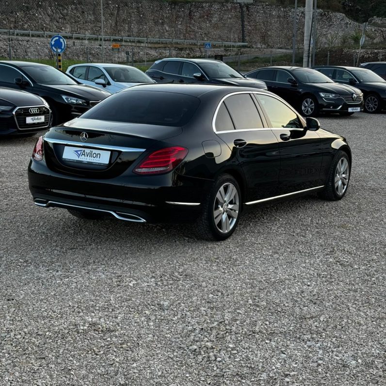 Mercedes Benz – C220