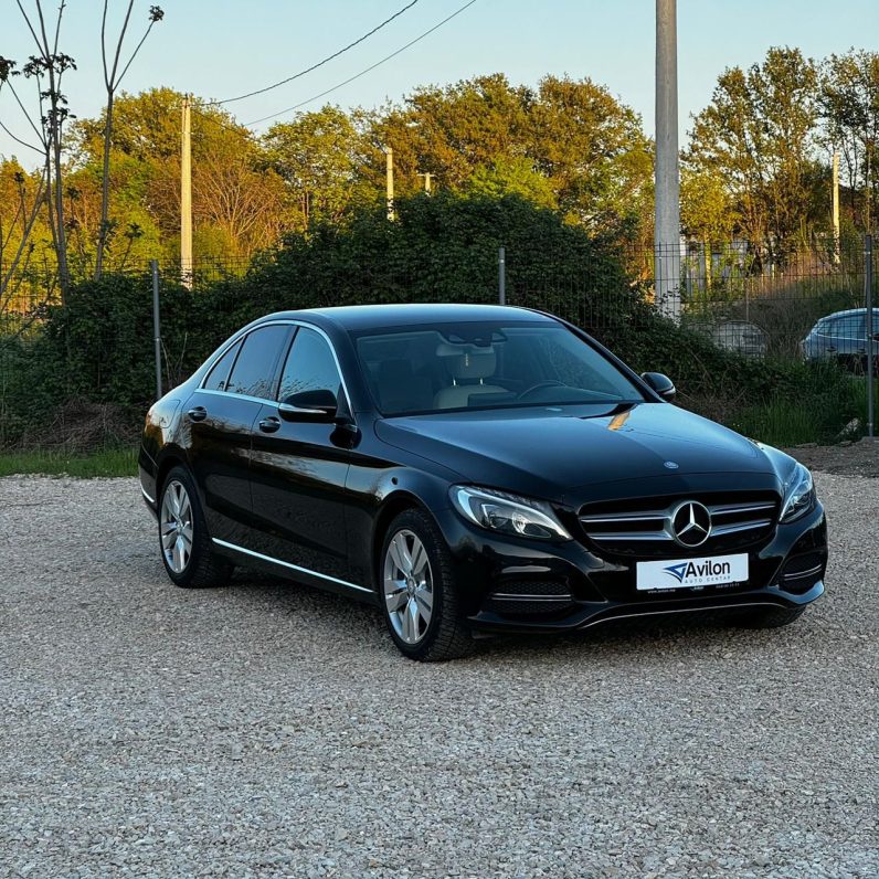 Mercedes Benz – C220