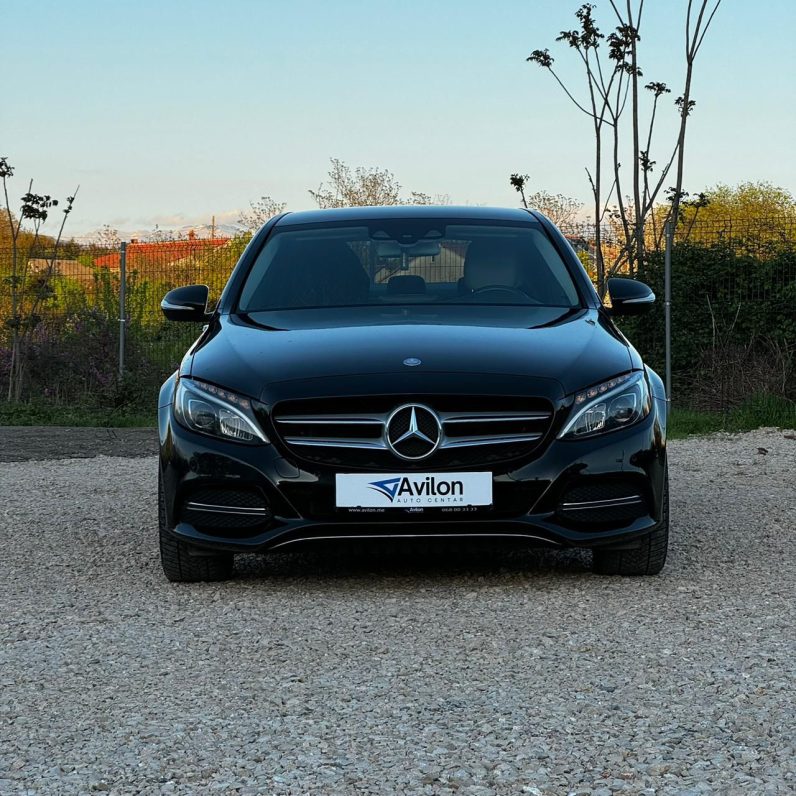 Mercedes Benz – C220