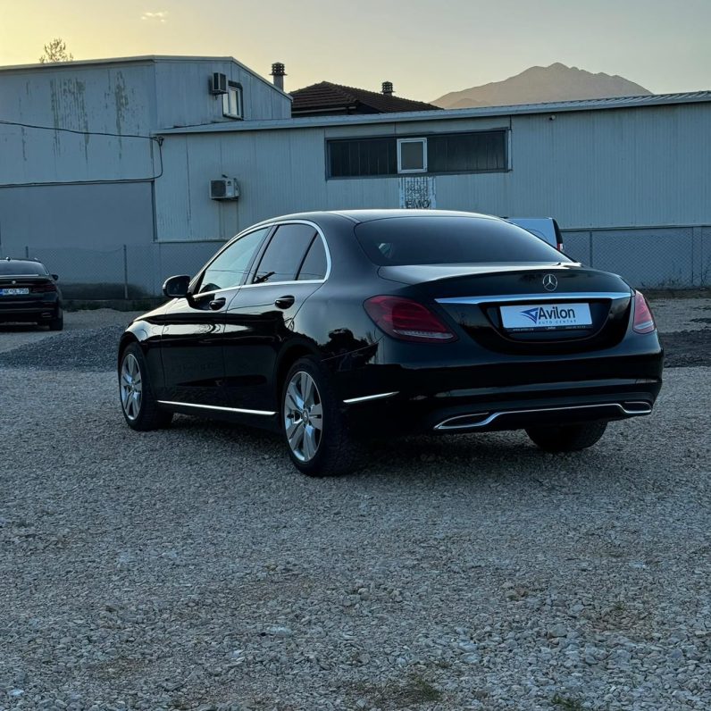 Mercedes Benz – C220